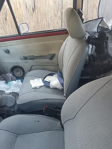 cz 90: Zastava Yugo, crvena boja, trovratni hečbek. Karakteristike i — 8