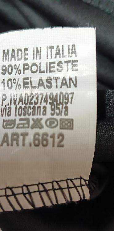 hurem prsten: Crna haljine, veličina L.Bez oštećenja.Dužina 72 cm, dužina rukava — 6
