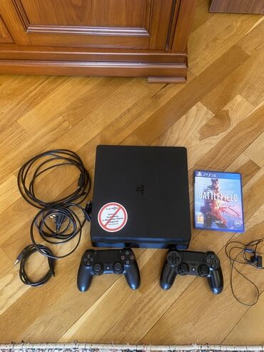 PS4 (Sony Playstation 4): PlayStation 4 Slim oyun konsolu komplekti - PS4 Slim (qara) konsol -