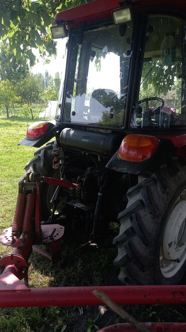 Traktorlar: YTO MF404 traktor - Marka/model: YTO MF404 - Rəng: qırmızı - Kabinli — 5