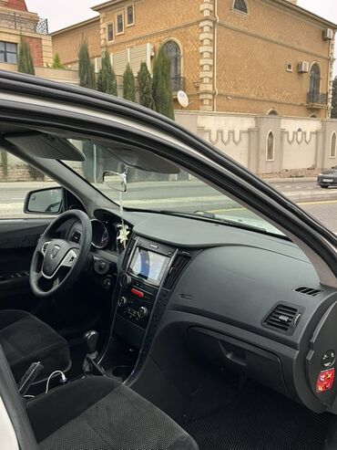 Iran Khodro: Iran Khodro : 1.7 l | 2018 il 299000 km Sedan — 10