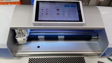 Vinil aparati yenidir Bu, mobil telefon ekranlarını kəsmək üçün