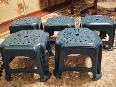 Taburetlər: Plasmas oturacaqlar istifadə olunmayıb yenidi kiçik ölçüdu bir ədədi 2