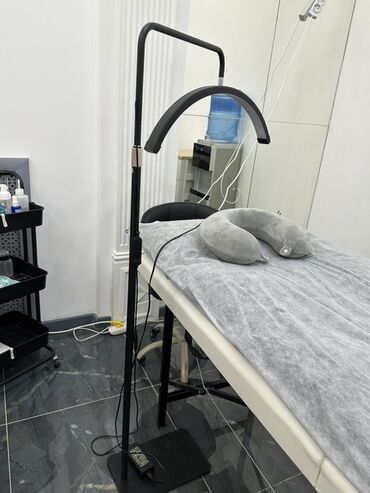 витрина для салона: Профессиональная арочная LED-лампа на напольной стойке для