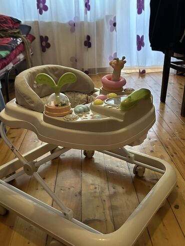 Tibbi geyim: Uşaq gəzdirici (walker) – interaktiv oyun paneli ilə. Xüsusiyyətlər