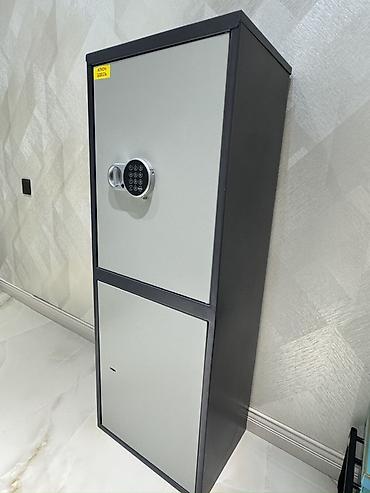 Seyflər: İki bölməli metal seyf/dolab - Üst bölmə: elektron şifrə ilə açılan — 2