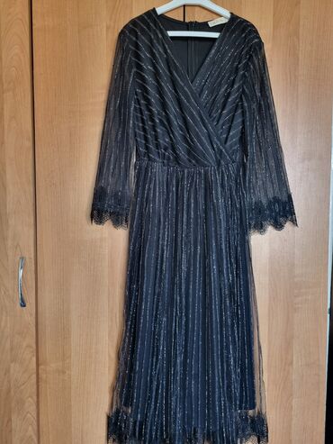 платье продаю: Вечернее платье, Длинная модель, С рукавами, S (EU 36), M (EU 38), L (EU 40)