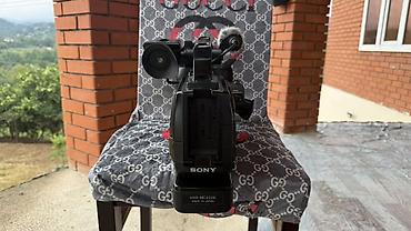 ses yazan cihaz: Sony HXR-MC2000 peşəkar videokamera Xüsusiyyətlər: - G seriyalı lens — 2