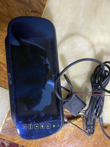 видеорегистратор б у: Монитор заднего вида 
На заднее зеркало 
Рабочее, со всеми проводами