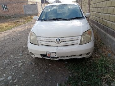 Toyota ist: 2003 г., 1.5 л, Автомат, Бензин, Хетчбек