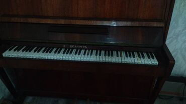 гитара буу: Срочно продаю пианино 🎹 беларусь.Находится в токмаке. В районе 3