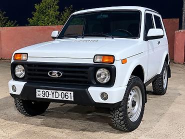 niva oblicovka: Model: Lada Niva 3 qapı, ağ rəng Özəlliklər: - Tam ötürücülü (4x4) — 2