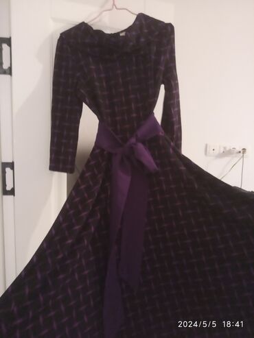 фиолетовое длинное платье: Кече көйнөгү, Узун модель, Жеңдери жок, M (EU 38), L (EU 40)