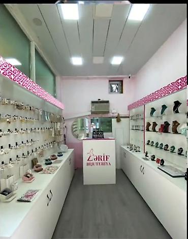 mebel işlənmiş: Bijuteriya mağazası.Mebel ilə içərisindəki əşyalar satıllr.Çox münasib — 3