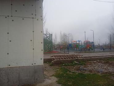 Продажа времянок: Продаётся одноэтажный дом с двором. Характеристики: - Отдельно — 4