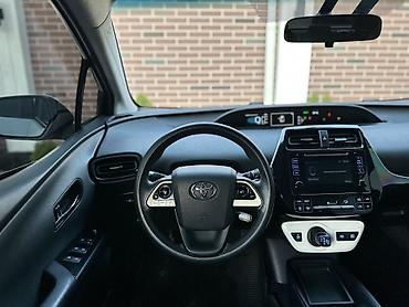 Toyota: Toyota Prius: 2016 г., 1.8 л, Вариатор, Гибрид, Лифтбек — 8