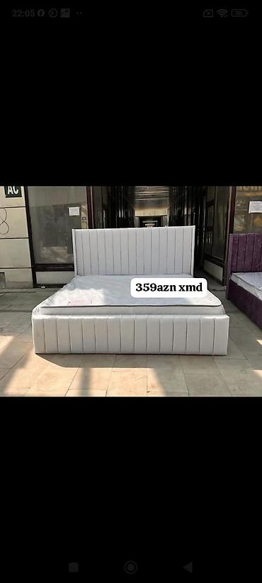 sintifon dosek: Ağ rəngli, müasir dizaynlı yumşaq başlıqlı çarpayı dəsti. Düz şaquli — 1