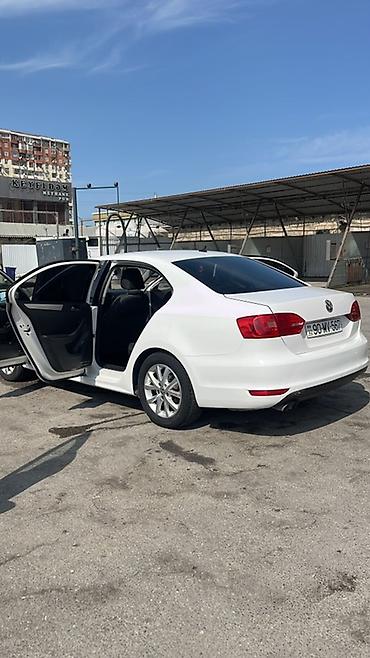 qosqu satisi: Volkswagen Jetta: 2 l | 2013 il Sedan — 2