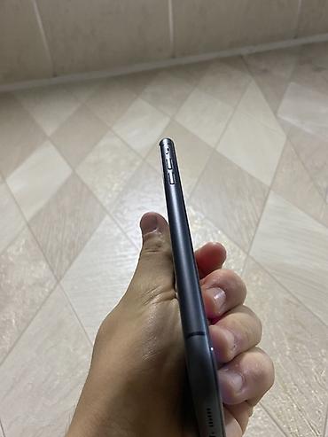 Apple iPhone: IPhone 11, Qara — 6