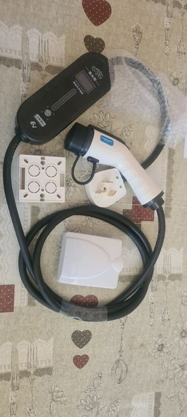 3 kamerali videoregistrator: Elektrik avtomobili üçün daşınan şarj qurğusu (EVSE) komplekti - Tip