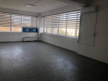 маленький офис в аренду: Сдаются помещения под офис. Здание фабрики "Илбирс", возле площади