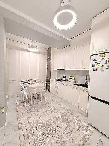 рядом квартира: 2 комнаты, 60 м², Джал-15 Элитка, 4 этаж, Дизайнерский ремонт — 1