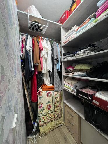 снять квартиру с животными: 3 комнаты, 58 м², 104 серия, 1 этаж, Косметический ремонт