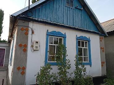 Продажа коттеджей и домов: Продается жилой дом в центре г. Карабалта в районе сахзавода. На — 8