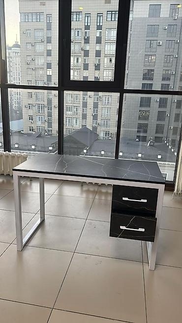 Офисные столы: Офисный стол с тумбой — 3