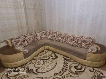 mebel işlənmiş: Kunc divan satiliri 3 metrin 2 metre. islenmis divandi 1800 manata