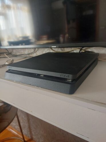 playstation 4 pro 1tb qiymeti: Playstation4 slim 1tb.Məhsul çox yaxşı vəziyyətdədir.Demək olar