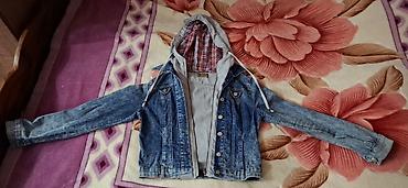 cins pencəklər: - Məhsul: Qadınlar üçün cins gödəkçə, içi sweatshirt (kapüşonlu) — 1
