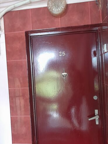 сдается квартира джалал абад аренду: Savxoz nizamidə 5 mikrayon baxca mektebe yaxın 4 otaqlı 3 balkonu var