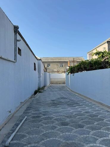 Həyət evləri və villaların satışı: 3 sot torpaq sahəsində 4 otaqlı həyət evi. - Geniş, daş döşəməli — 3