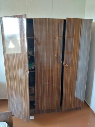 старая мебель: Шкаф-вешалка, Б/у, 3 двери, Распашной, Прямой шкаф, Турция