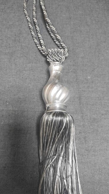 Pərdə və tüllər: Pərdələr üçün müxtəlif aksesuarlar təklif olunur. Birinci dəstə oval — 15