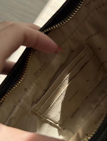 Аксессуары: Сумка Guess оригинал Модель: багет Стильная и универсальная сумка для — 4