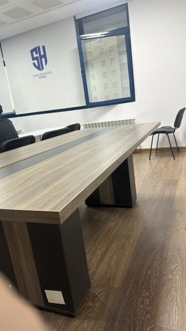 Sifarişlə konfrans masaları: Dördbucaq masa, Siyirməsiz, Teksturalı laminat — 8