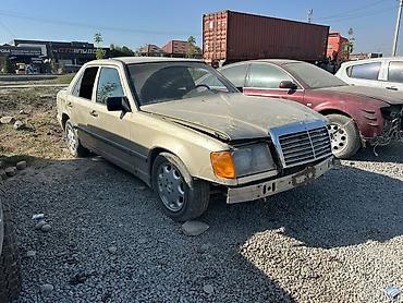 аудио касета: Mercedes-Benz E-Class: 1988 г., 2.3 л, Механика, Бензин, Седан — 1