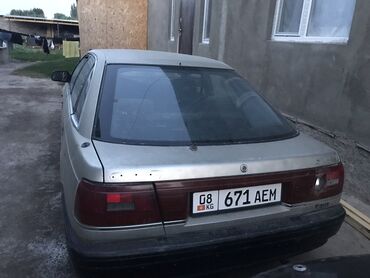 taiota runx: Mazda 626: 1987 г., 2 л, Механика, Бензин, Хетчбек