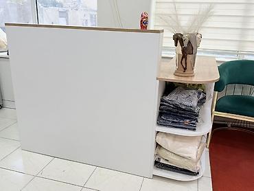 Sifarişlə mebel: Künc masa, Teksturalı laminat — 2