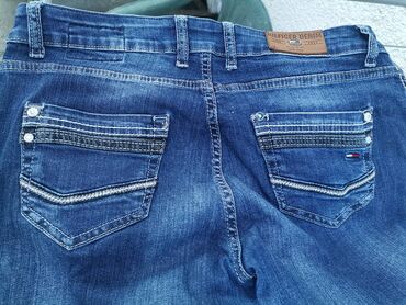 waikiki zenske pantalone: Original Tommy Hilfiger farmerke ravnog kroja. Veličina L