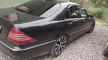 oyuncaq polis masinlari: Mercedes-Benz S 320: 3.2 l | 2001 il Sedan — 2