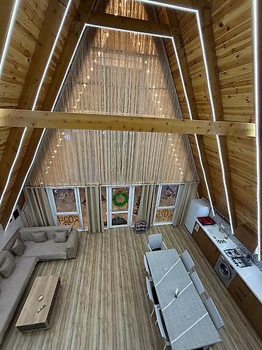 Bağ evlərinin kirayəsi: A‑Frame tipli modern istirahət evi - Memarlıq: Üçbucaq formalı — 9