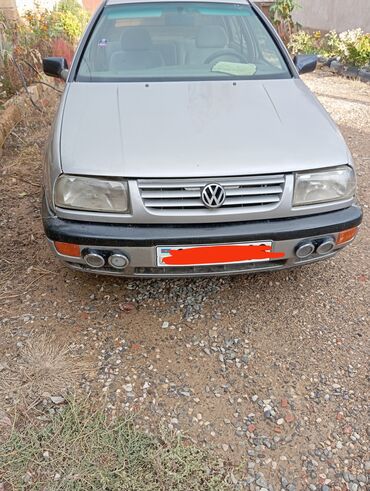 Volkswagen: Volkswagen Vento: 1.8 l | 1996 il Sedan