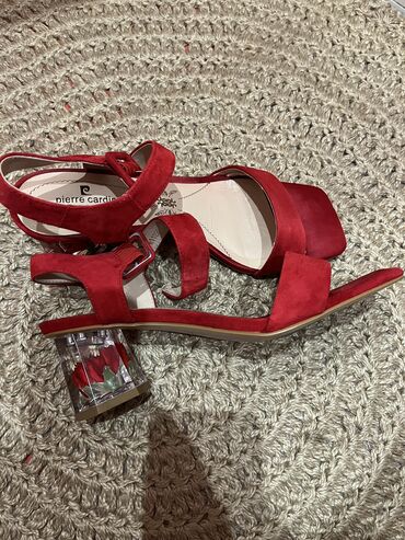 обувь женс: Продаю красивые босоножки Pierre Cardin, б/у 1-2 раза одевали