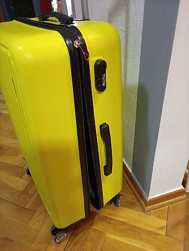Putni koferi i torbe: Tvrdi kofer na točkiće – veličina velika. oko 75 45 30 — 5