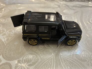Avtomobil modelləri: Brabus G-Class metal oyuncaq avtomobil modeli - Miqyas: təxminən 1:32 — 6