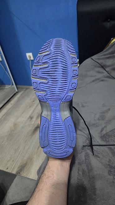 Patike: Patike kupljene u djaku placene 15500dinara, obuvene par puta samo — 3