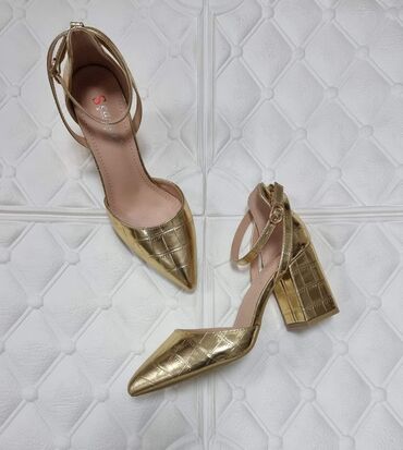 Sandale: 36-41 1700 — 11